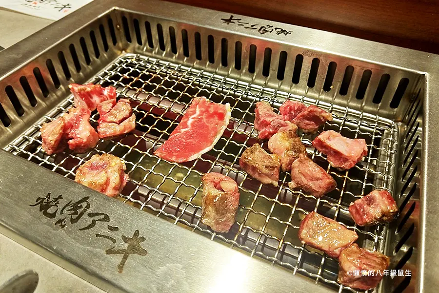 燒肉老大新店北宜店｜個人無煙燒烤，自助沙拉吧、飲料喝到飽！ | 八鼠的慵懶生活