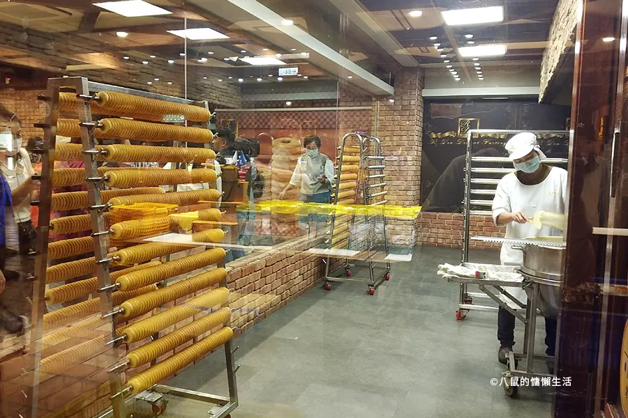 幸福滋味！來亞典菓子工場看銅鑼燒製作過程！免費咖啡、氣泡水無限續｜宜蘭觀光工廠 | 八鼠的慵懶生活