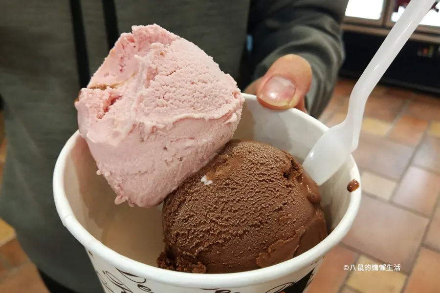 亞典草莓牛奶、比利時巧克力冰淇淋