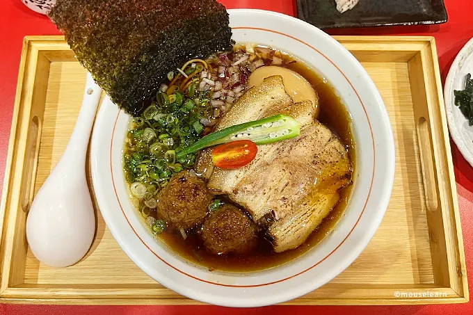 麵屋達摩だるま醬油拉麵｜醬油系熟成醬油雞湯，再訪難忘好滋味 | 懶鼠的漫遊慵懶